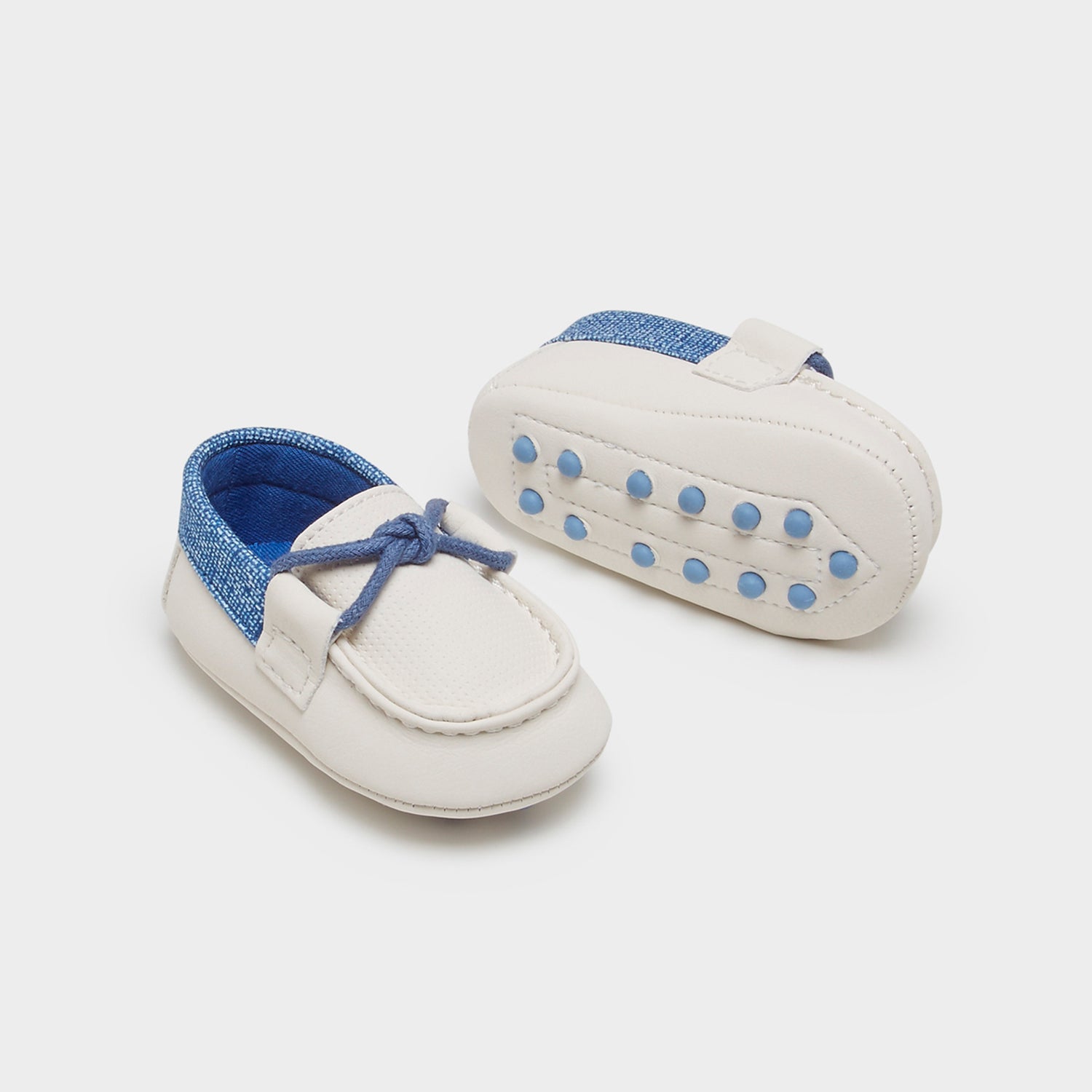 Mocasines Blancos con Celeste Talla 19 para Bebés de 9 a 11 meses