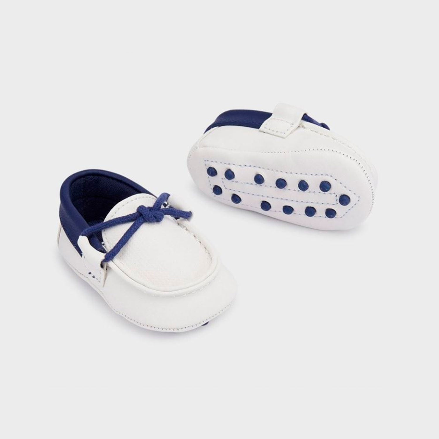 Mocasines Blancos con Azul Talla 18 para Bebés de 7 a 9 meses